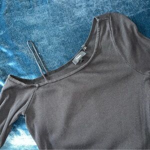 Theory Black Off-Shoulder Top Size M Ribbed